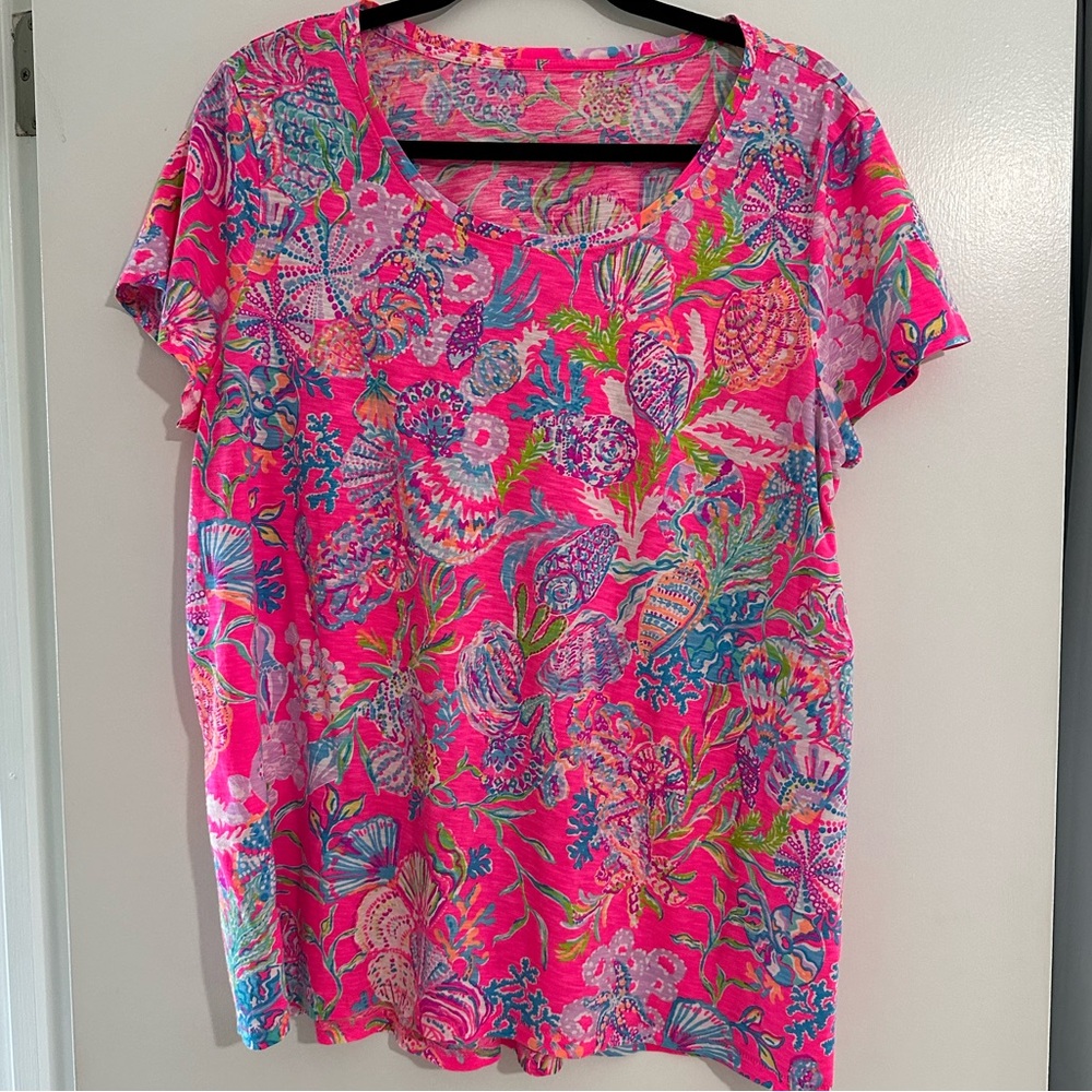 Lilly Pulitzer EUC Women’s XL Etta T-shirt in Pink Isle Shell Me Something Good